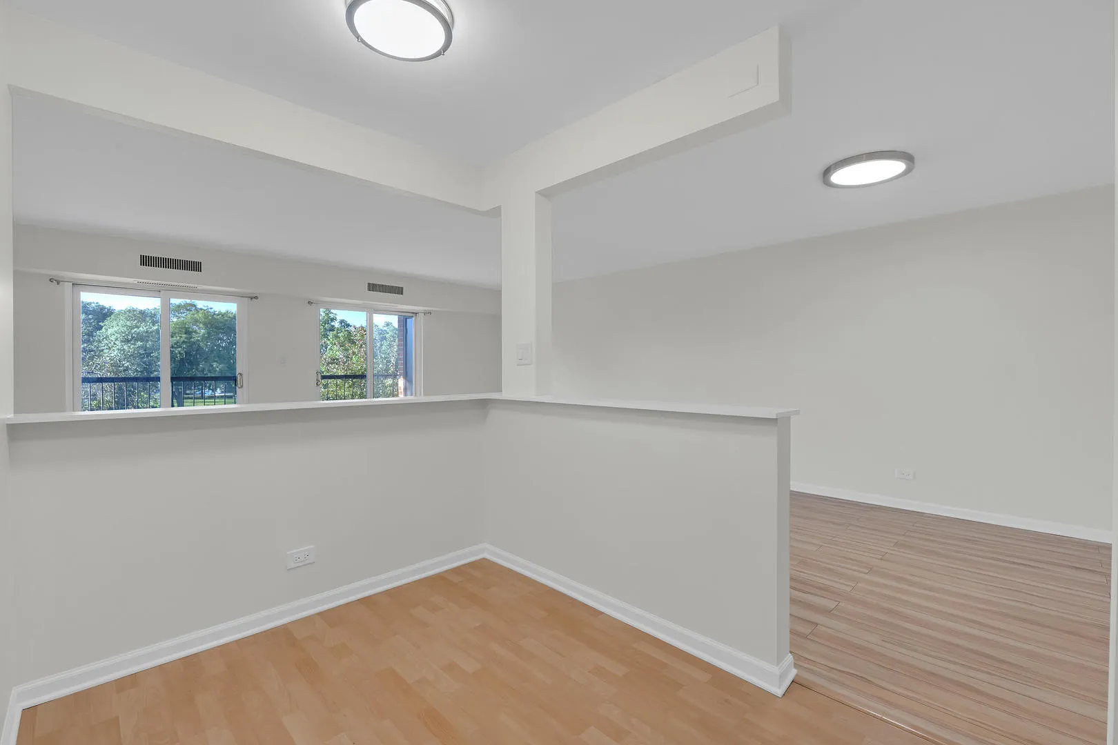 1415 E Central Rd, ,  60005, USA 60005-Arlington Heights-IL