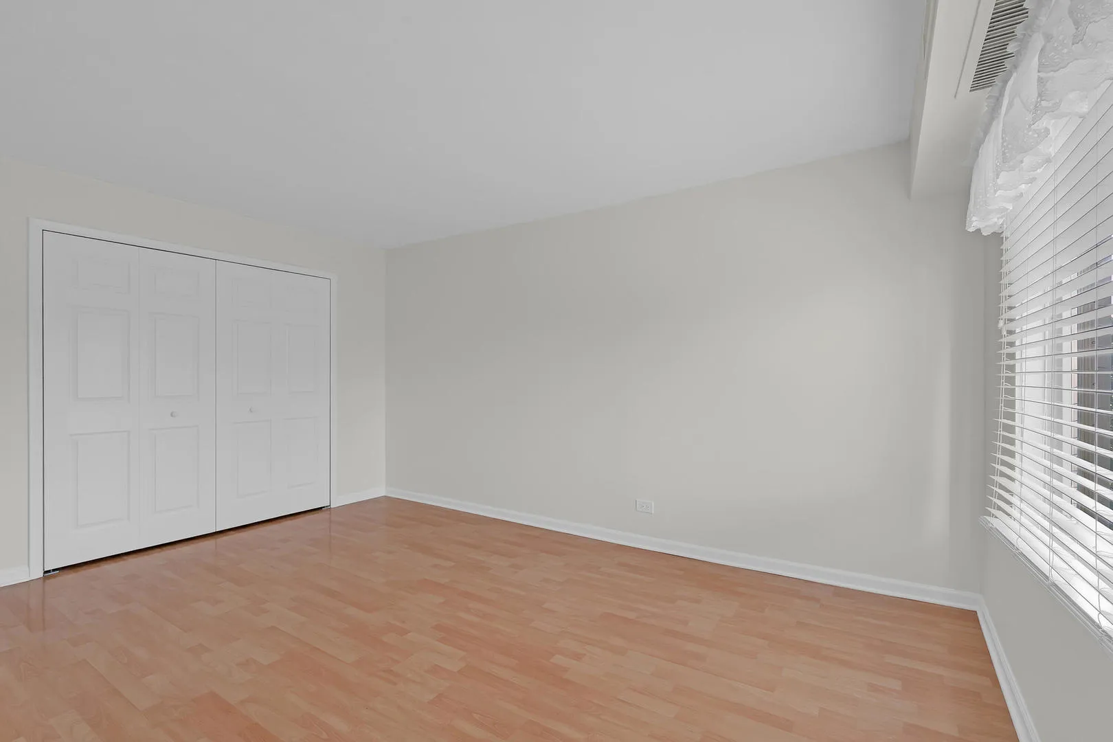 1415 E Central Rd, ,  60005, USA 60005-Arlington Heights-IL