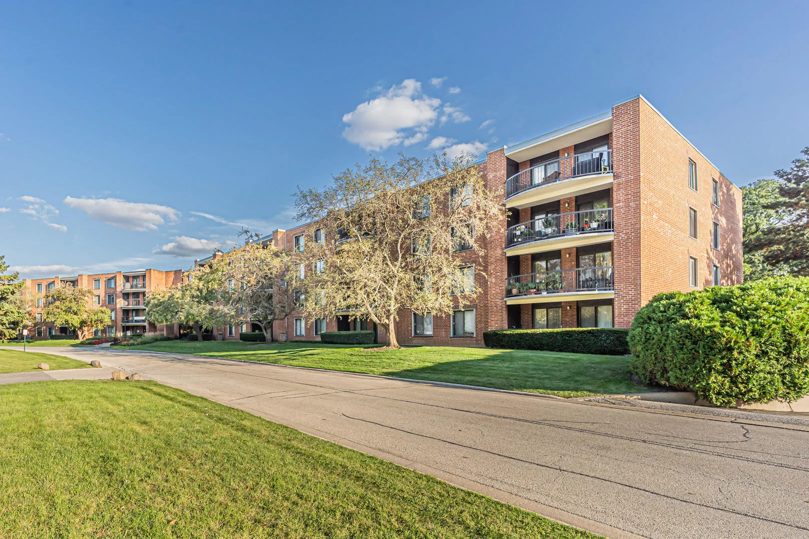 1415 E Central Rd, ,  60005, USA 60005-Arlington Heights-IL