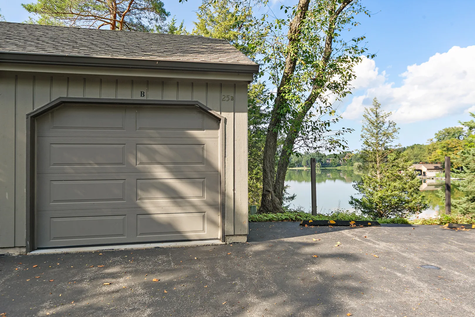 25 N Shoreline Rd, , 60010, USA 60010-Lake Barrington-IL