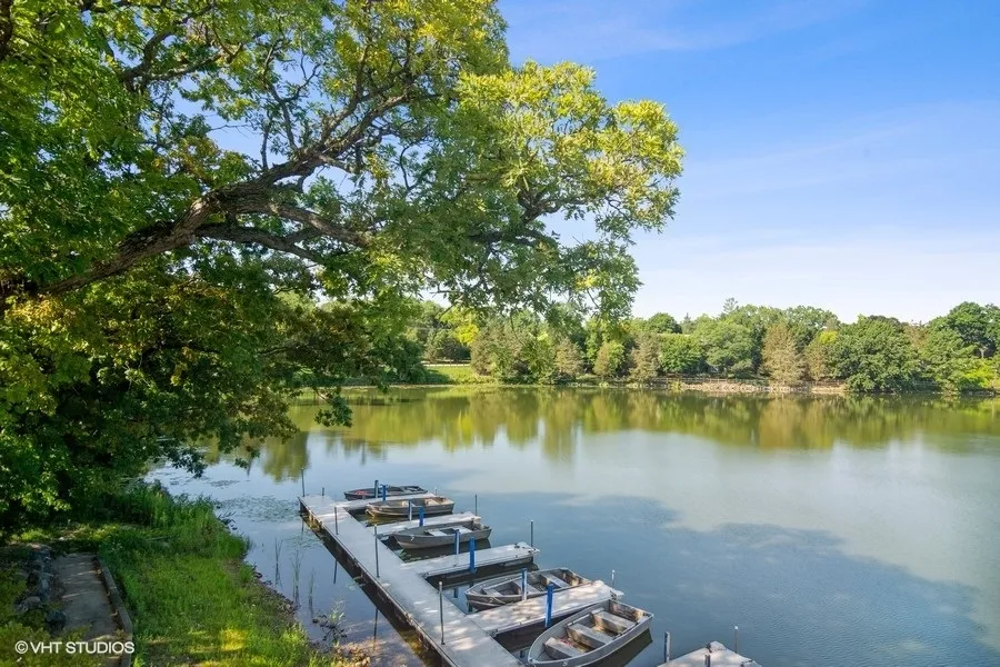25 N Shoreline Rd, , 60010, USA 60010-Lake Barrington-IL