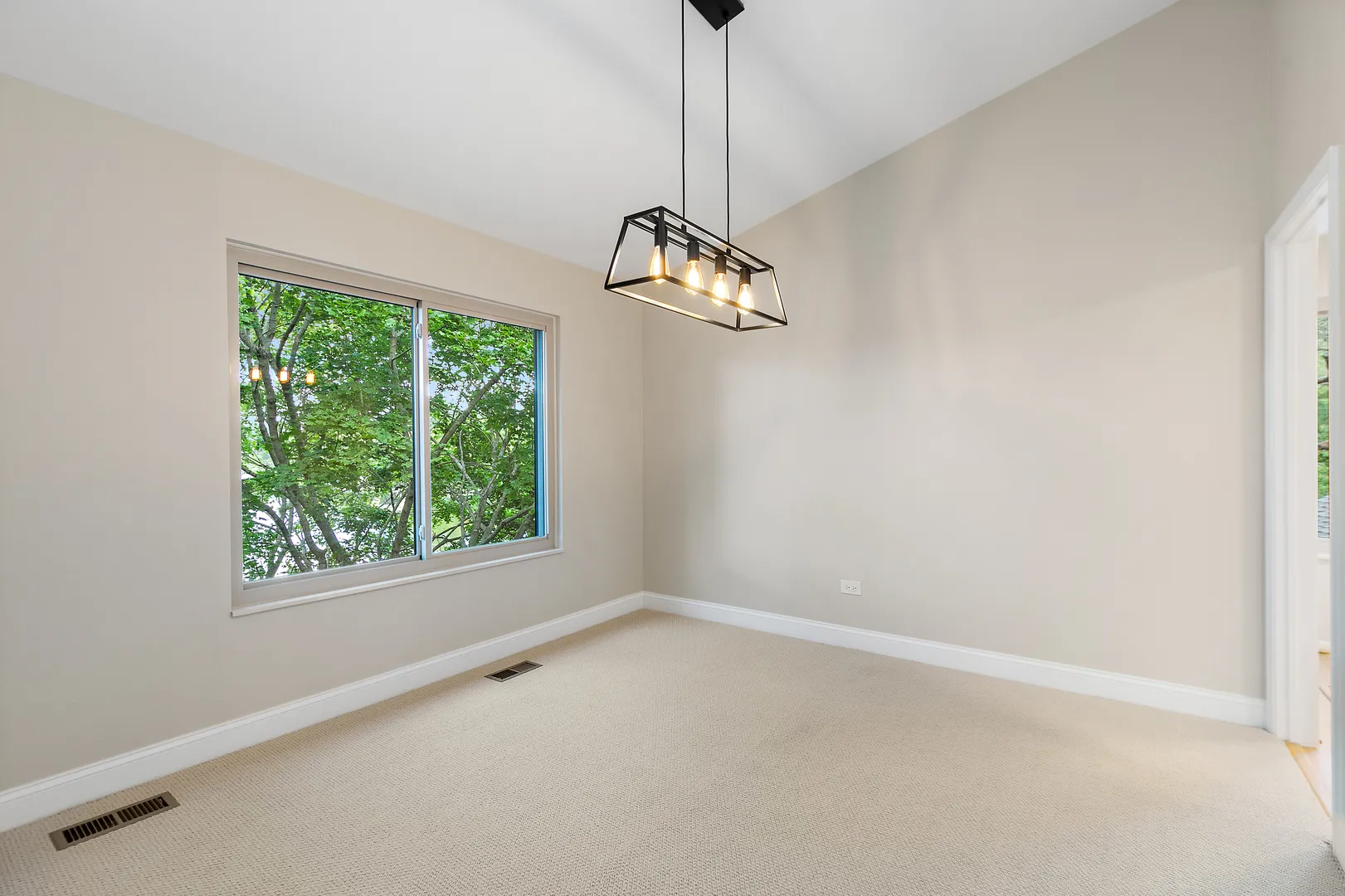 25 N Shoreline Rd, , 60010, USA 60010-Lake Barrington-IL