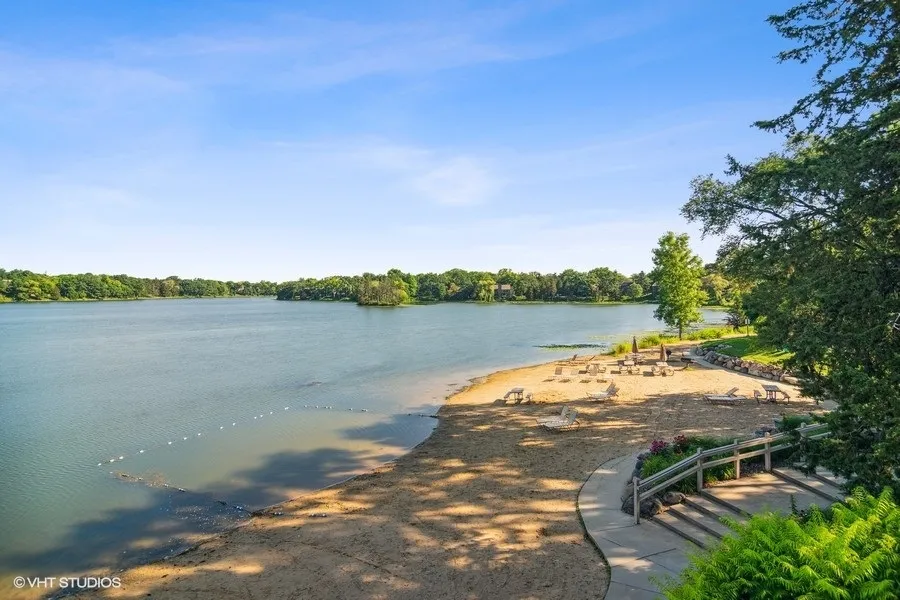 25 N Shoreline Rd, , 60010, USA 60010-Lake Barrington-IL