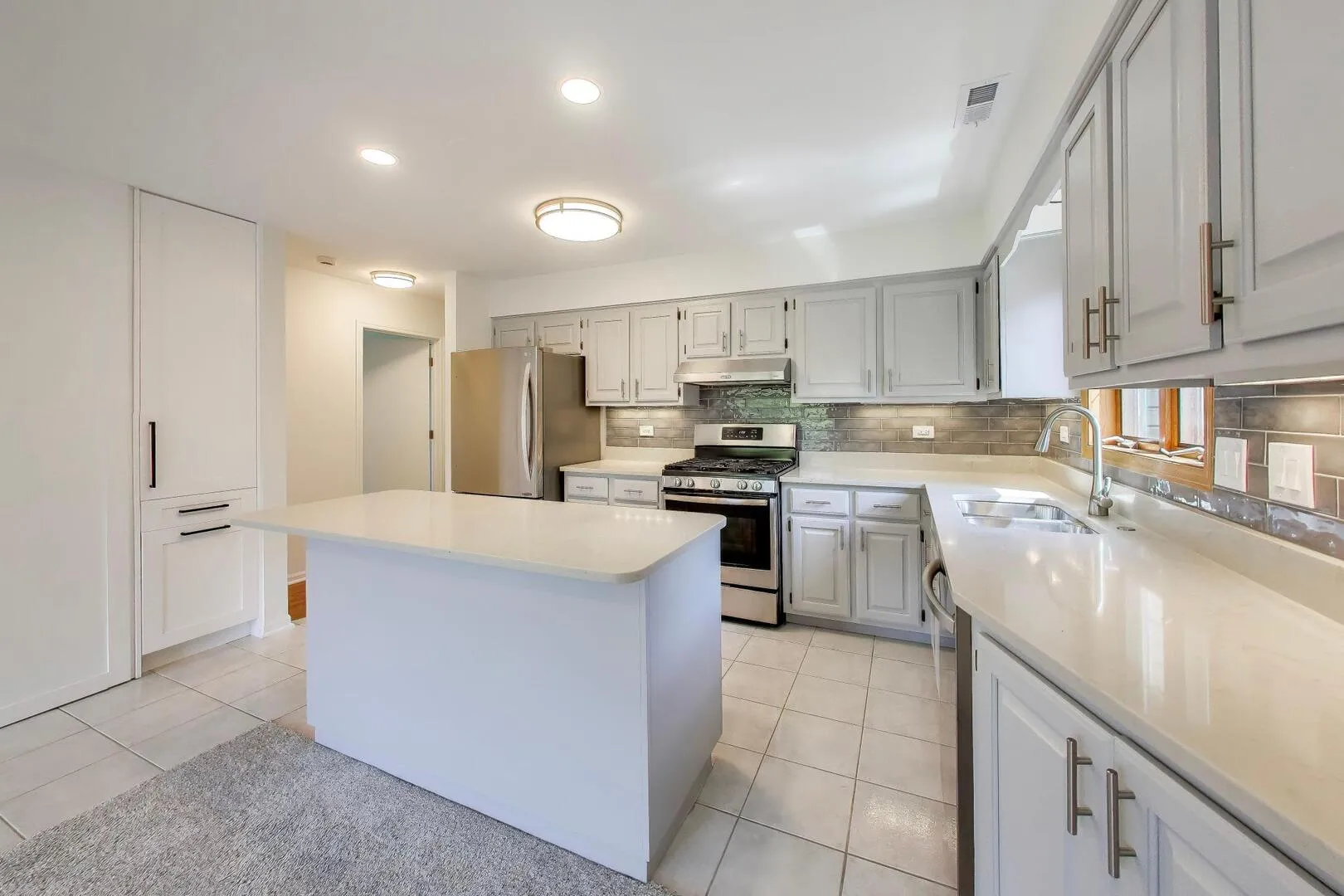 1209 E Davis St, , 60005, USA 60005-Arlington Heights-IL
