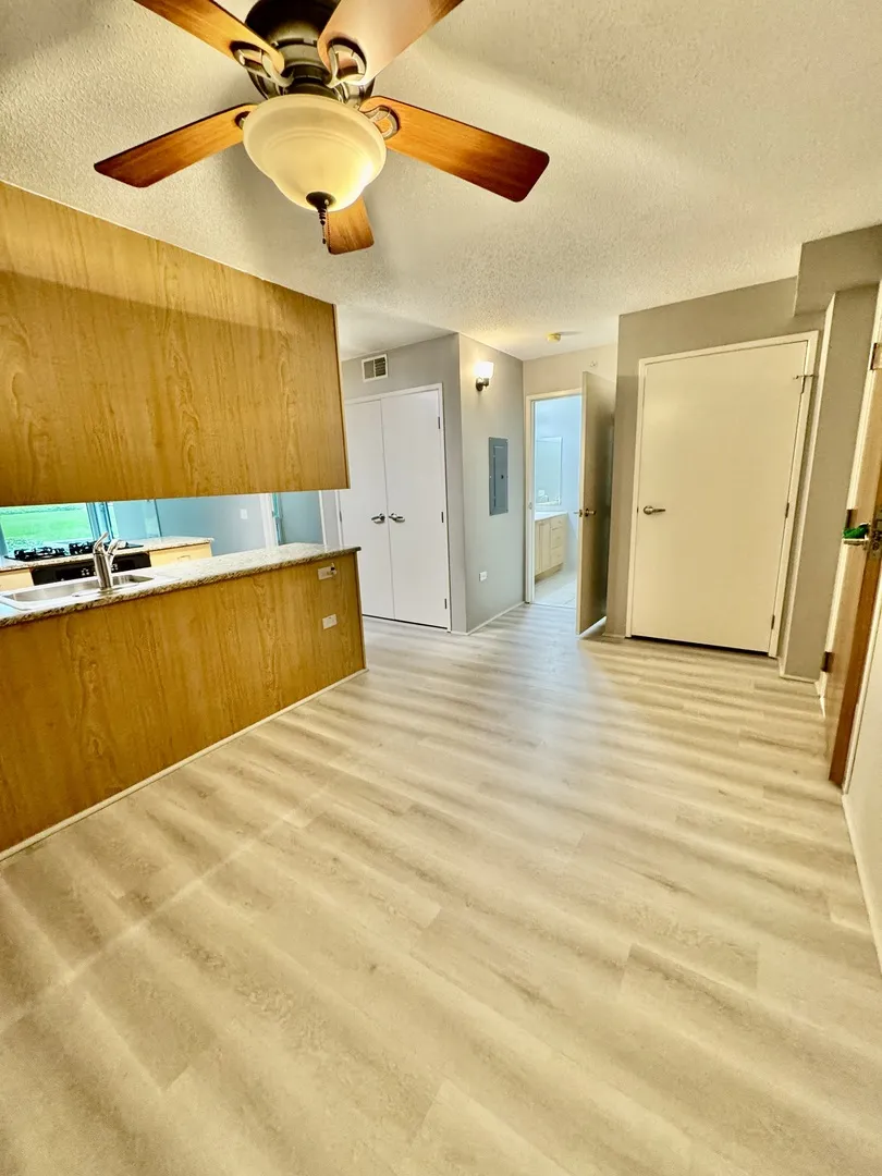 9655 Woods Dr, , 60077, USA 60077-Skokie-IL