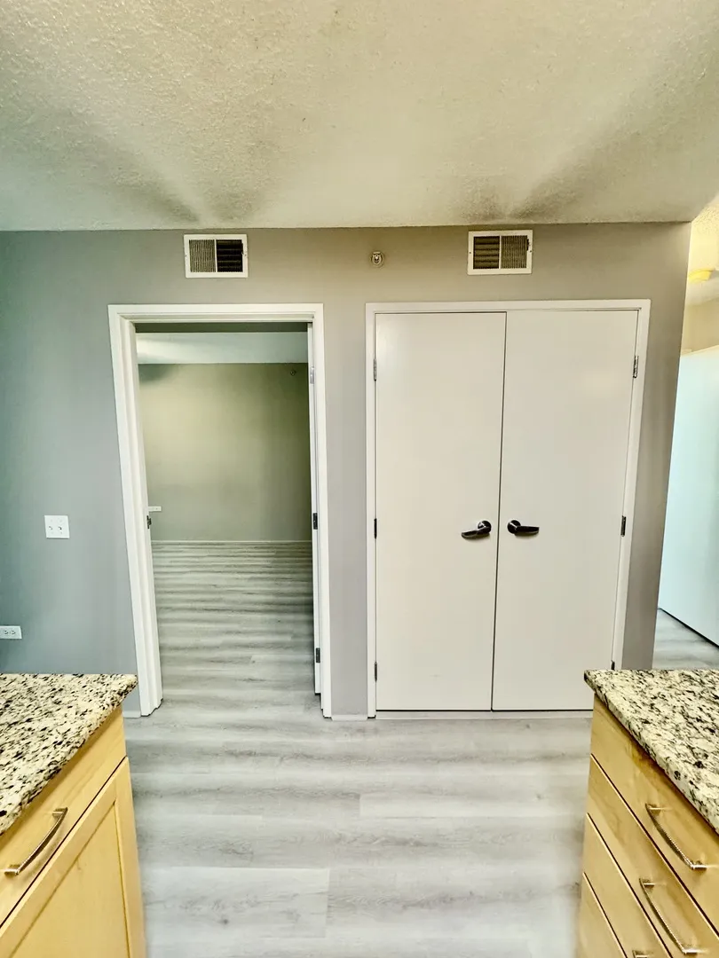 9655 Woods Dr, , 60077, USA 60077-Skokie-IL