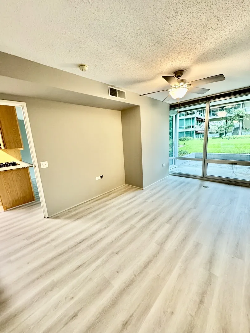 9655 Woods Dr, , 60077, USA 60077-Skokie-IL
