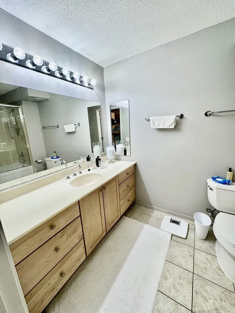 9655 Woods Dr, , 60077, USA 60077-Skokie-IL