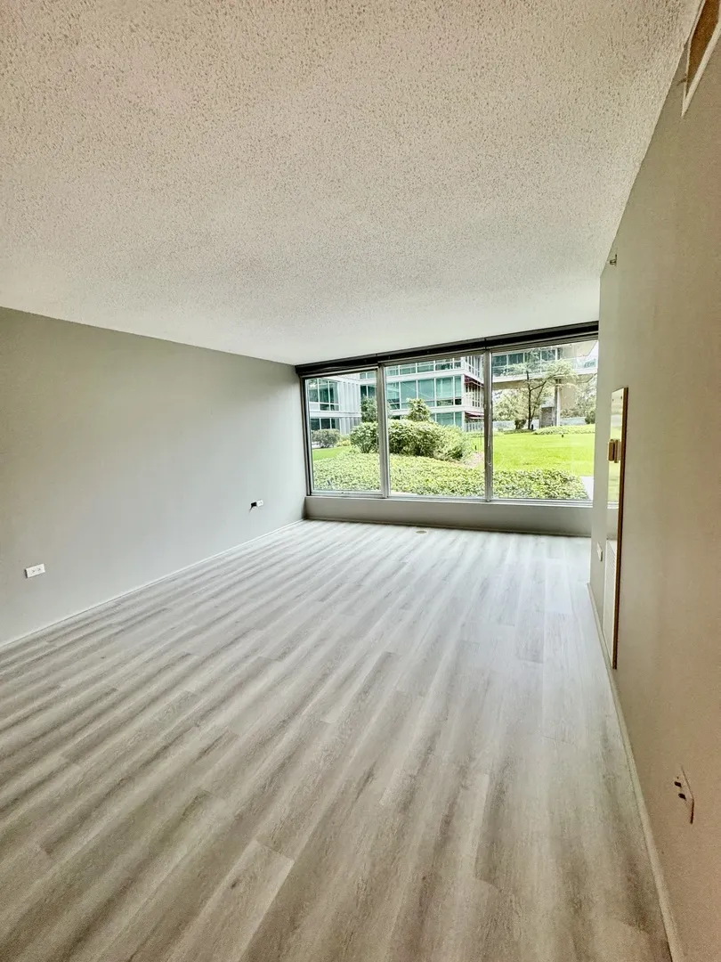 9655 Woods Dr, , 60077, USA 60077-Skokie-IL