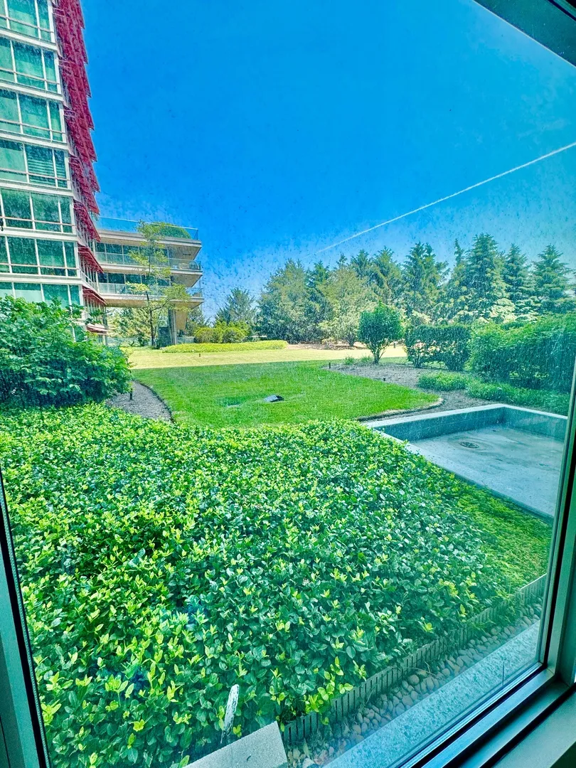 9655 Woods Dr, , 60077, USA 60077-Skokie-IL