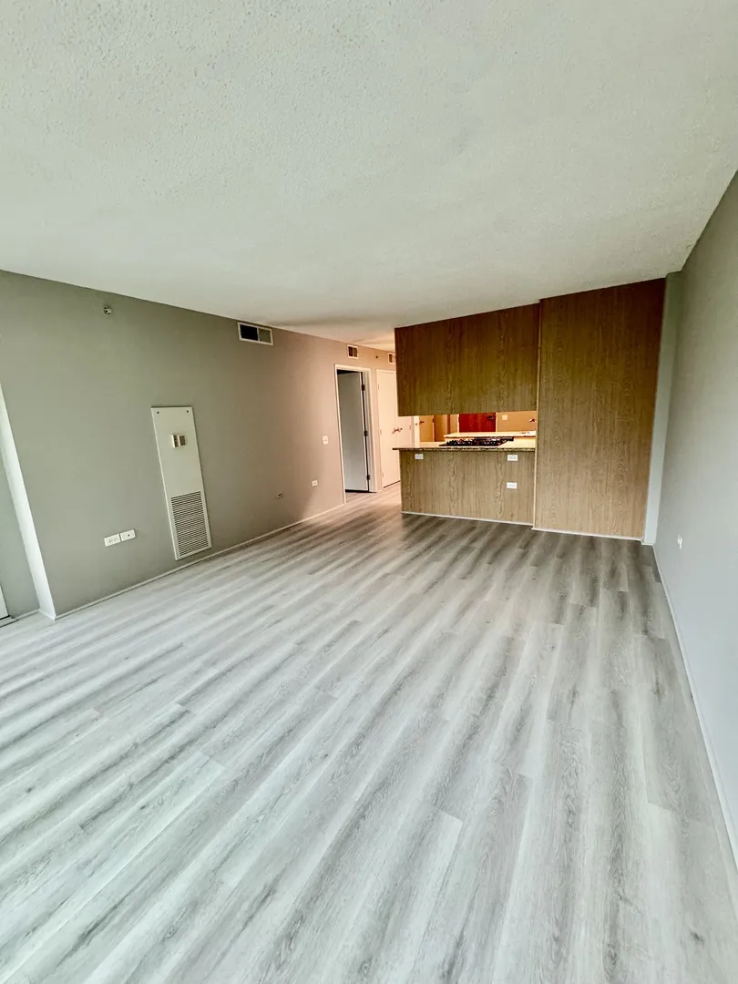 9655 Woods Dr, , 60077, USA 60077-Skokie-IL