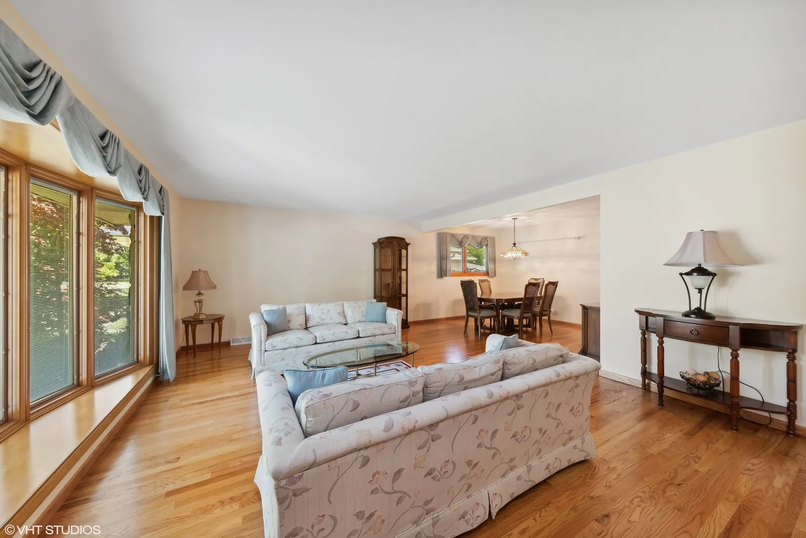 1807 N Larch Dr, Mt Prospect,  60056, USA 60056-Mount Prospect-IL