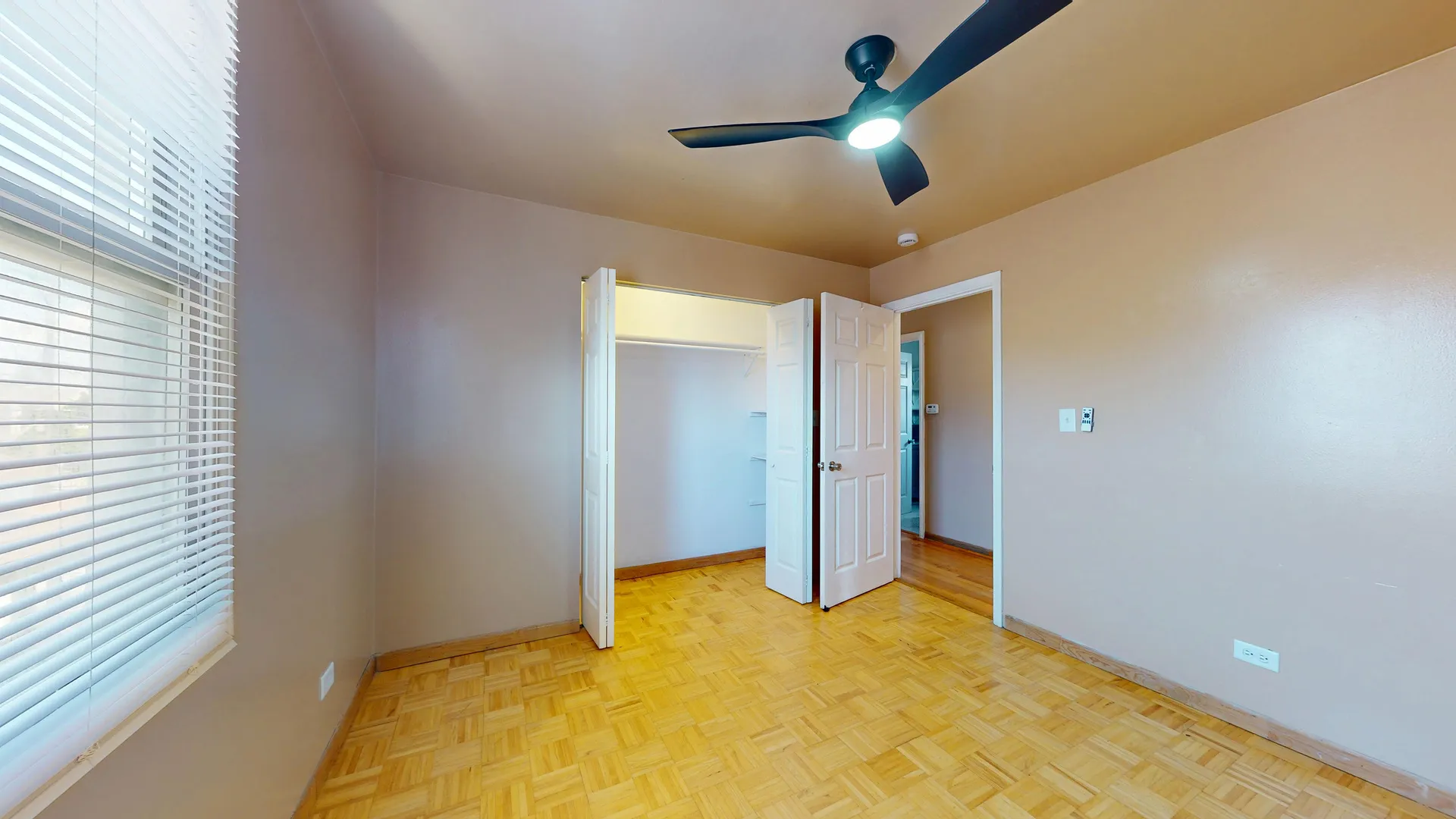 5242 W Roscoe St, , 60641, USA 60641-Chicago-IL