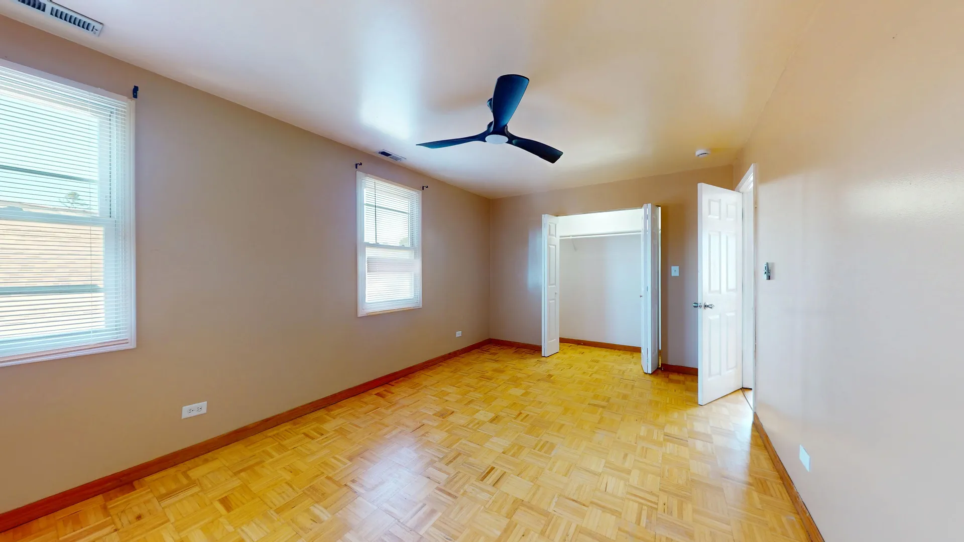 5242 W Roscoe St, , 60641, USA 60641-Chicago-IL