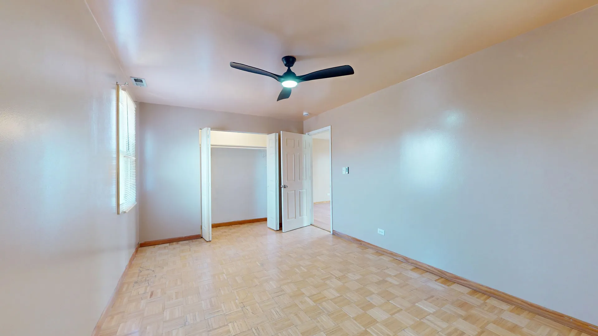 5242 W Roscoe St, , 60641, USA 60641-Chicago-IL