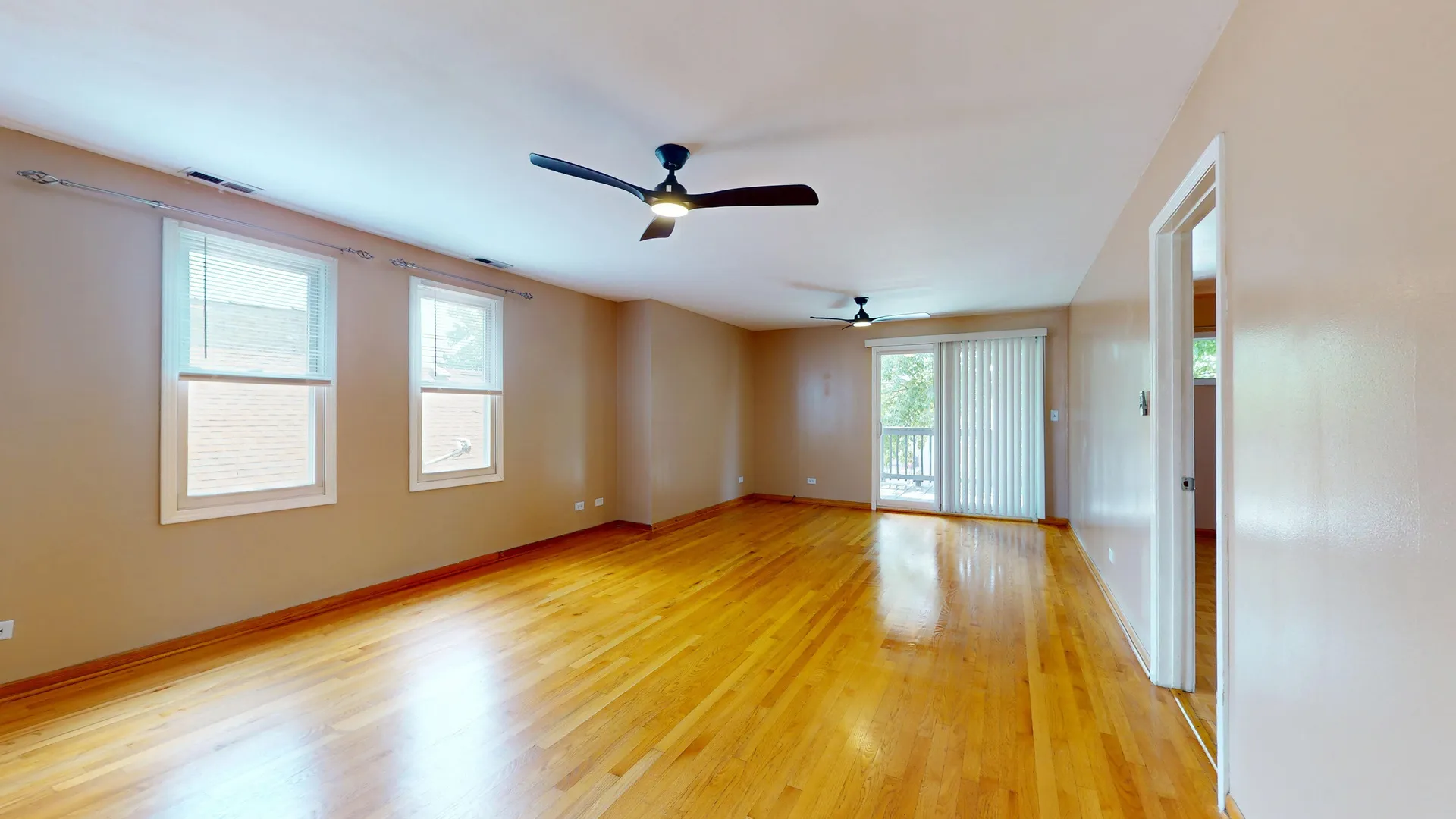 5242 W Roscoe St, , 60641, USA 60641-Chicago-IL