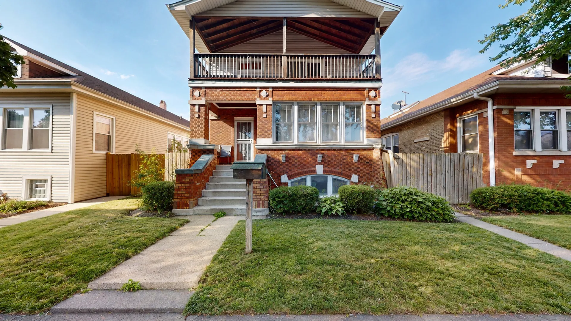 5242 W Roscoe St, , 60641, USA 60641-Chicago-IL