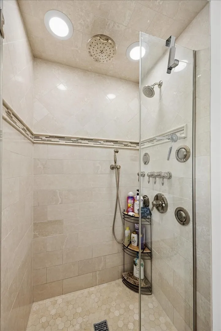 9200 Falling Waters Dr W, , 60527, USA 60527-Burr Ridge-IL