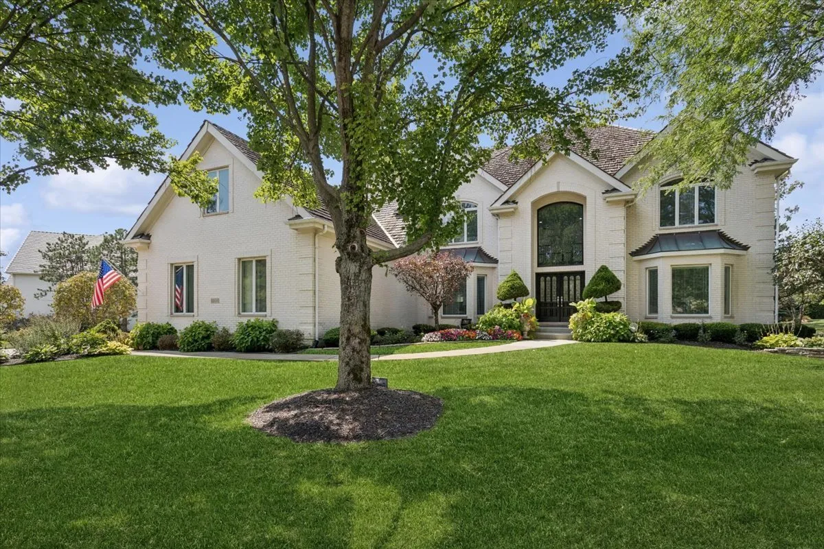 9200 Falling Waters Dr W, , 60527, USA 60527-Burr Ridge-IL