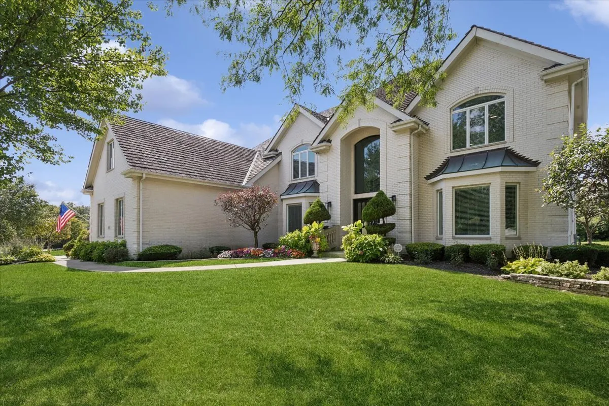 9200 Falling Waters Dr W, , 60527, USA 60527-Burr Ridge-IL