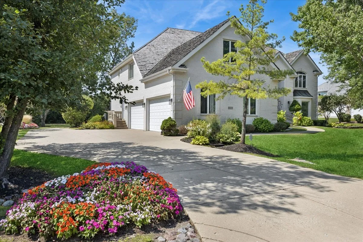 9200 Falling Waters Dr W, , 60527, USA 60527-Burr Ridge-IL