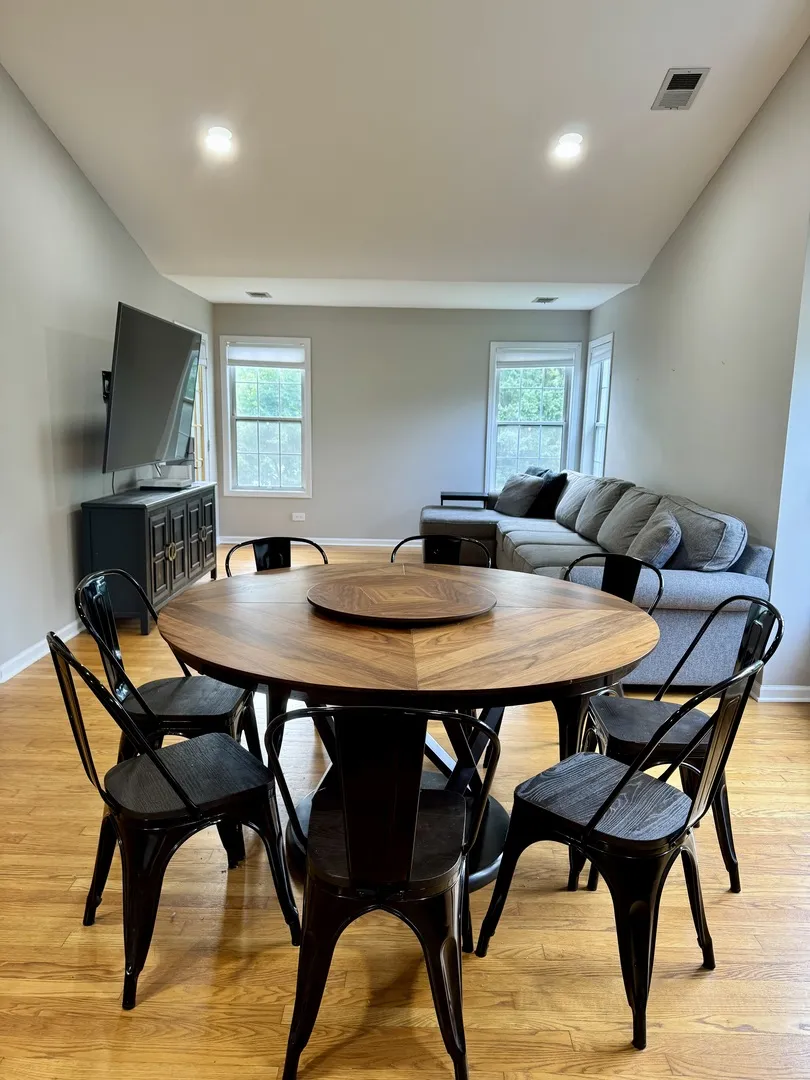 200 Chesterfield Ct, , 60193, USA 60193-Schaumburg-IL