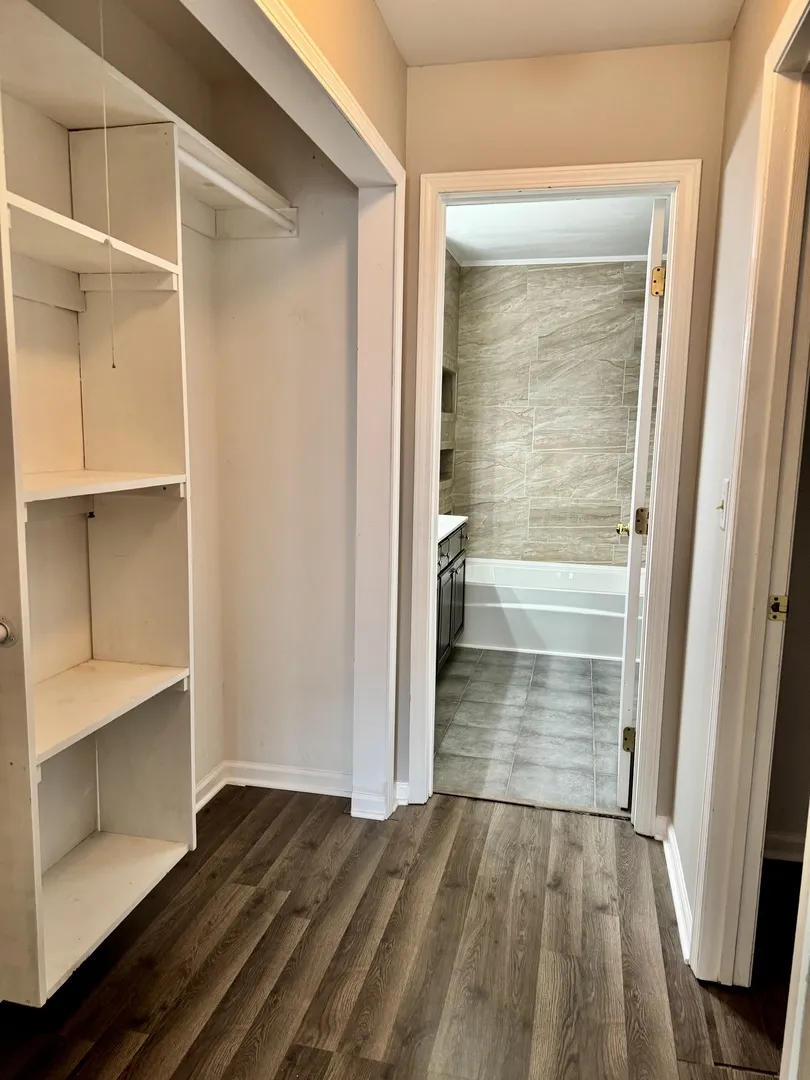 200 Chesterfield Ct, , 60193, USA 60193-Schaumburg-IL