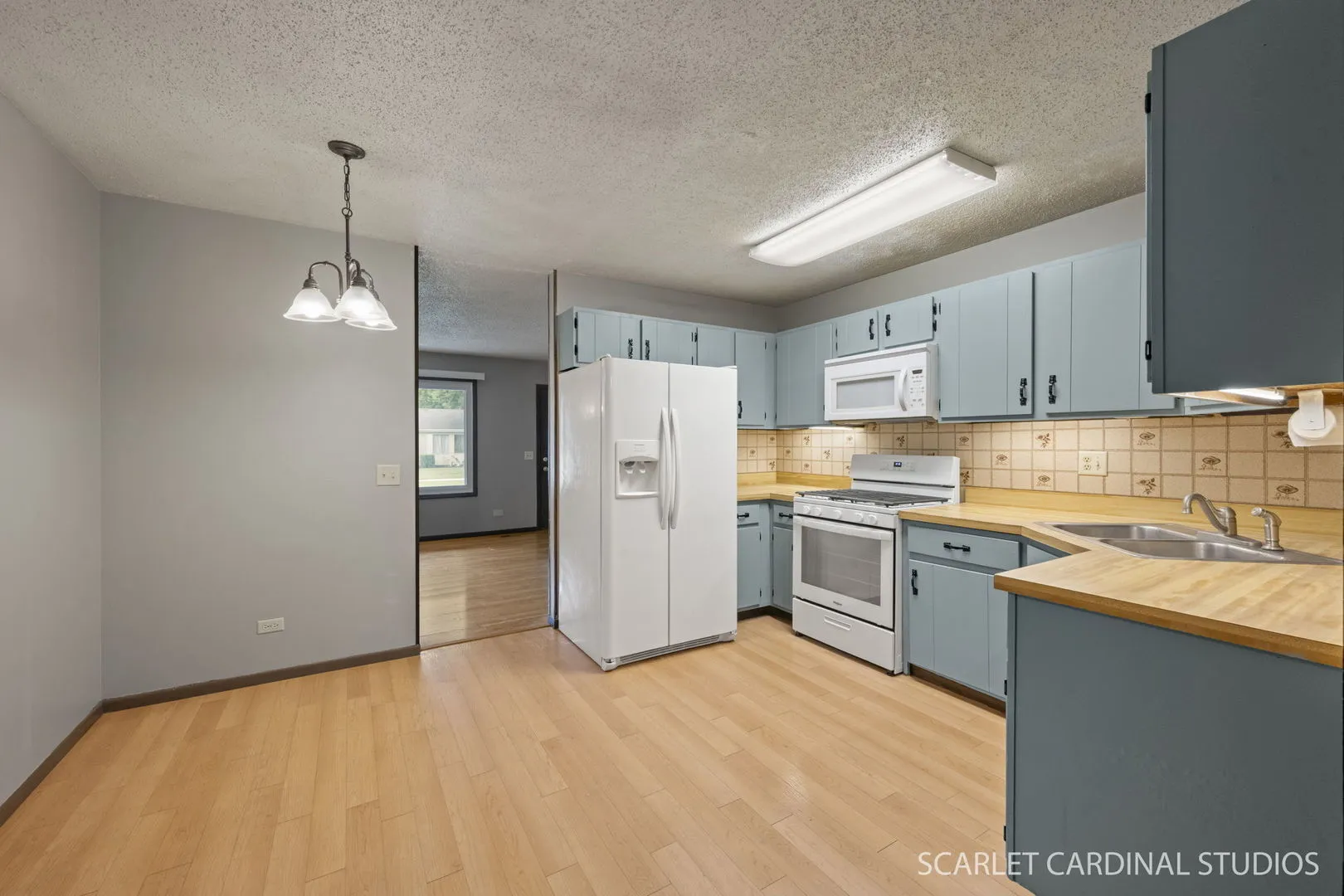 2S211 Sanchez Dr, ,  60555, USA 60555-Warrenville-IL