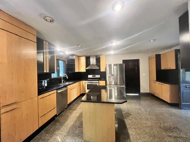 12 Kingston Dr, ,  60523, USA 60523-Oak Brook-IL