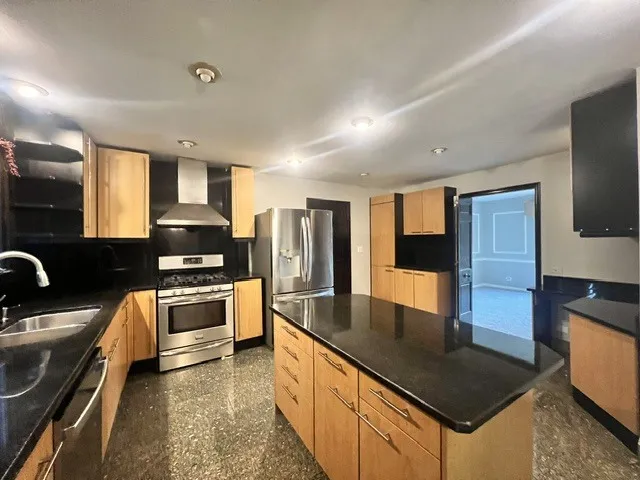 12 Kingston Dr, ,  60523, USA 60523-Oak Brook-IL