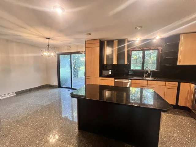 12 Kingston Dr, ,  60523, USA 60523-Oak Brook-IL