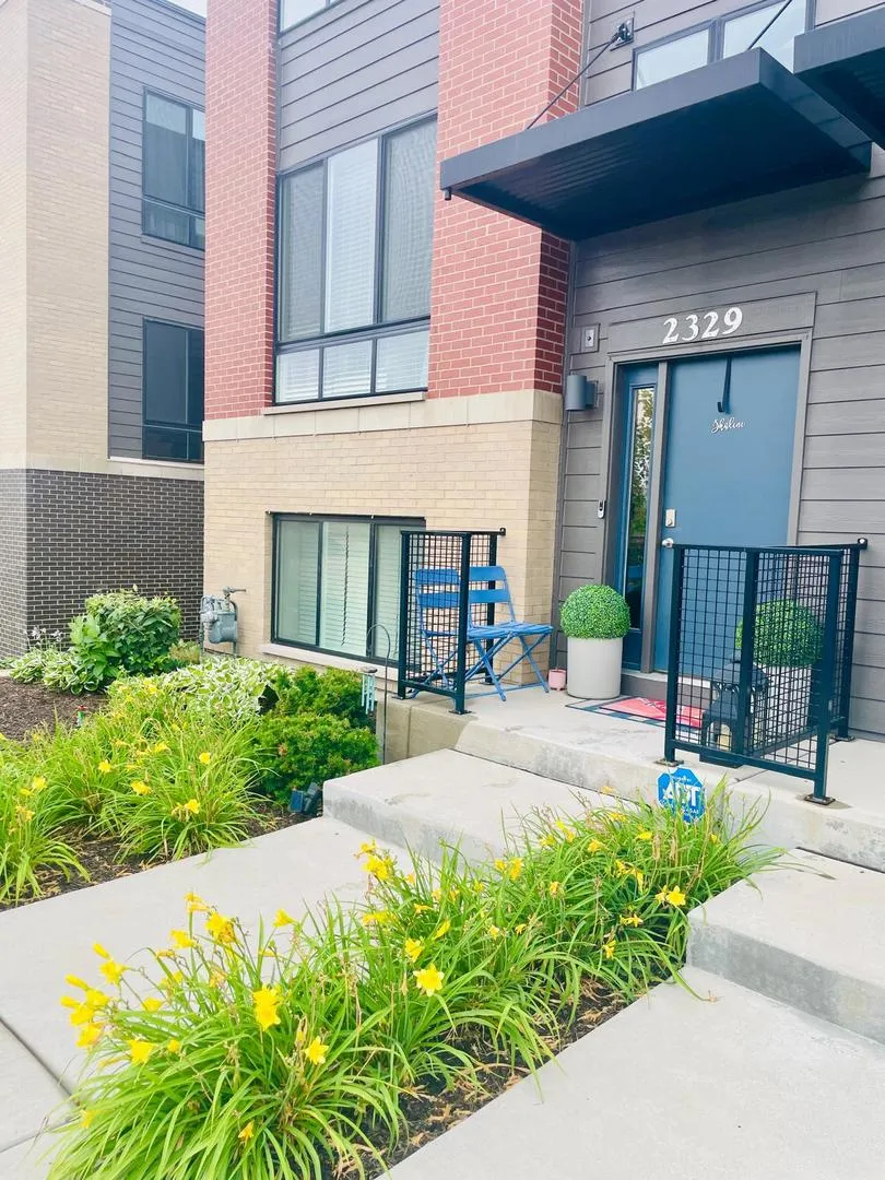 2329 Alumni Dr, , 60173, USA 60173-Schaumburg-IL