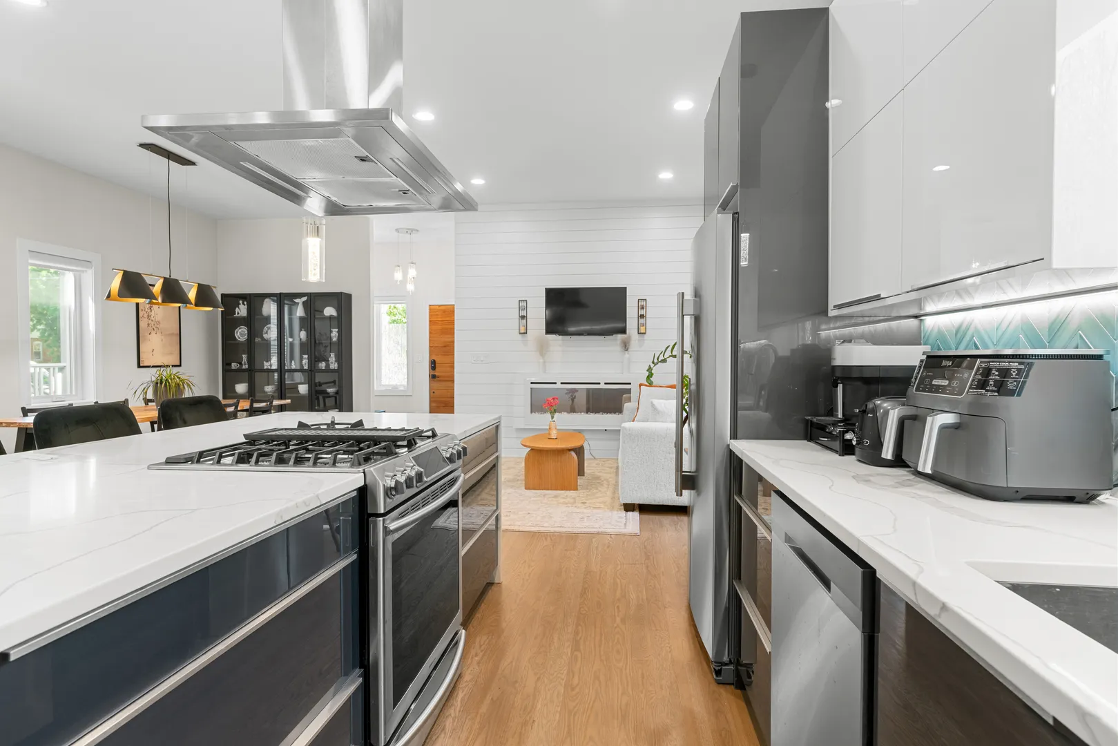 5047 W Winnemac Ave, , 60630, USA 60630-Chicago-IL