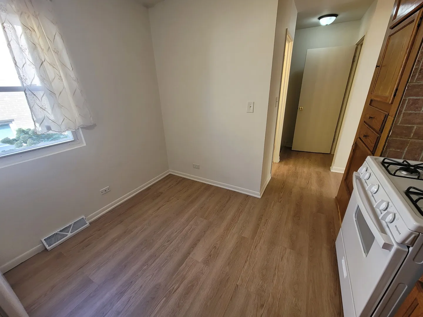 8950  Blvd, ,  60077, USA 60077-Skokie-IL