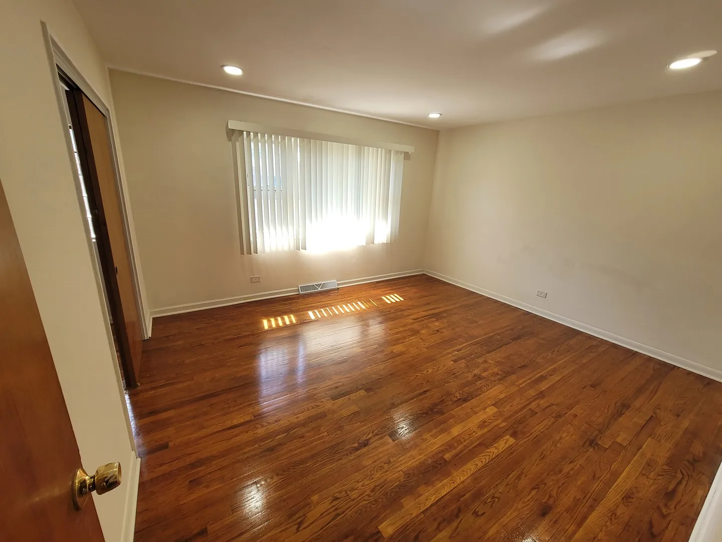 8950  Blvd, ,  60077, USA 60077-Skokie-IL