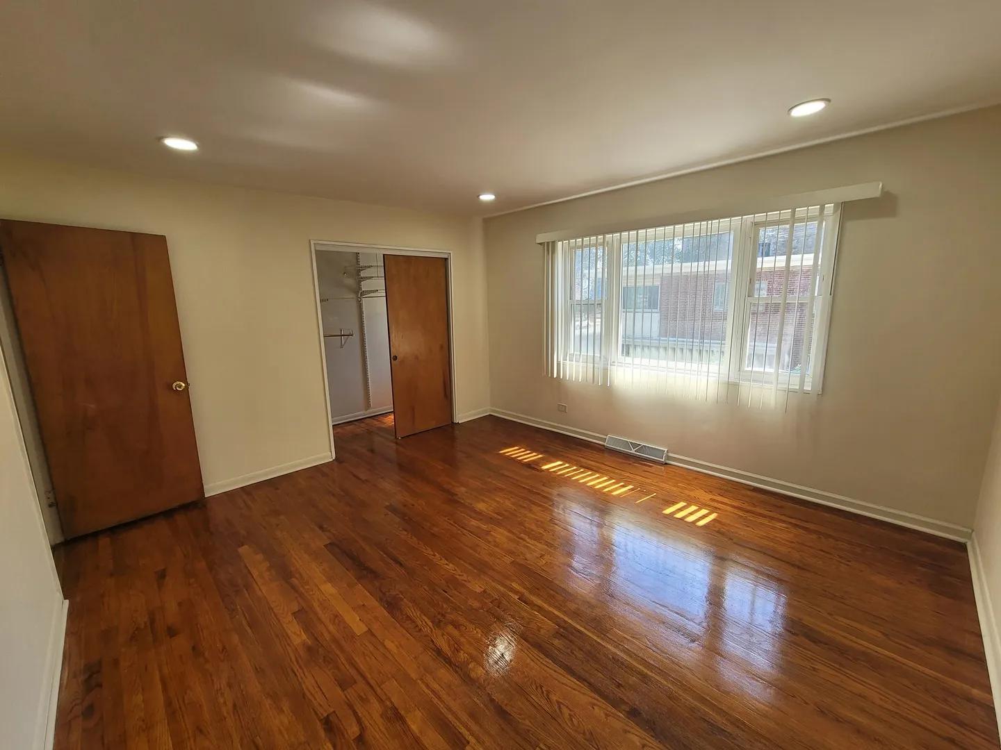 8950  Blvd, ,  60077, USA 60077-Skokie-IL