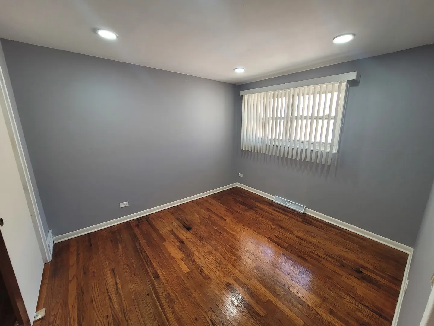 8950  Blvd, ,  60077, USA 60077-Skokie-IL