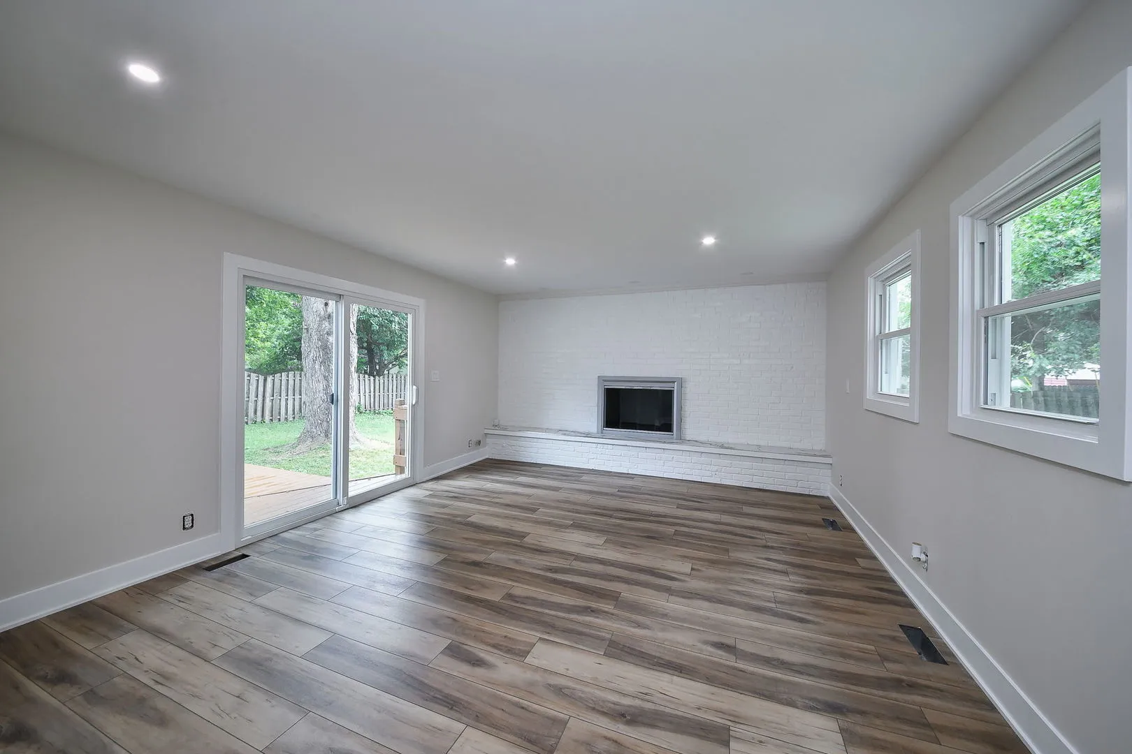 828 Valley Ln, ,  60134, USA 60134-Geneva-IL