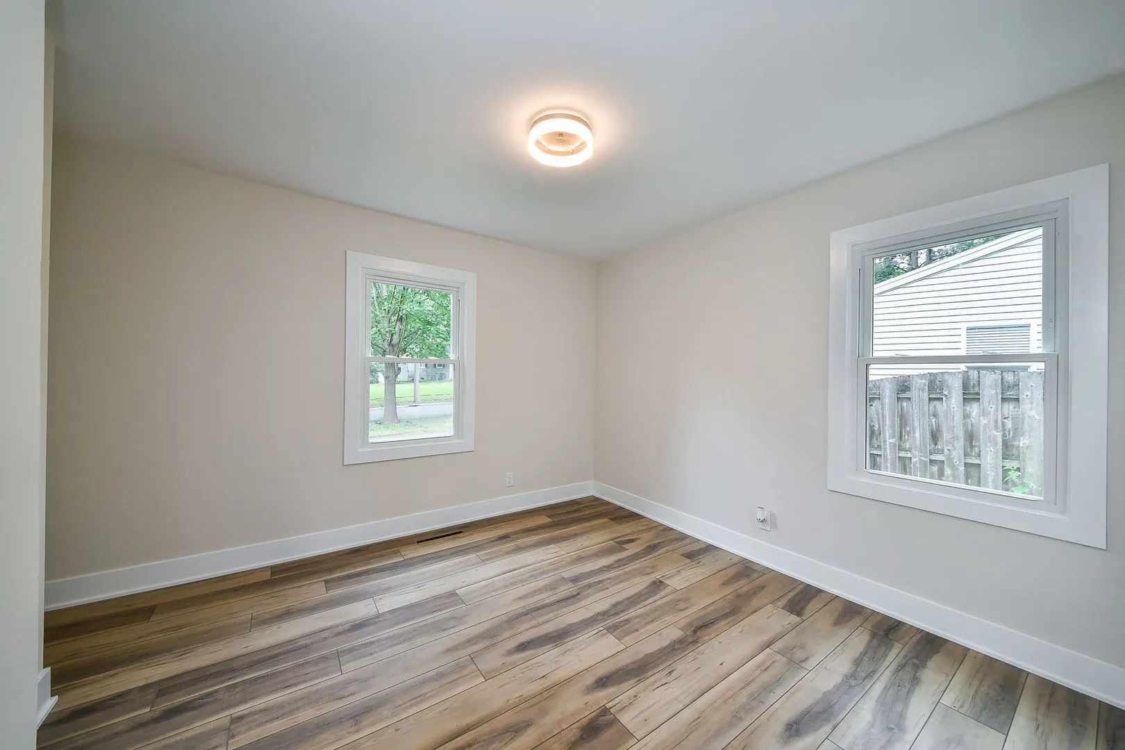 828 Valley Ln, ,  60134, USA 60134-Geneva-IL
