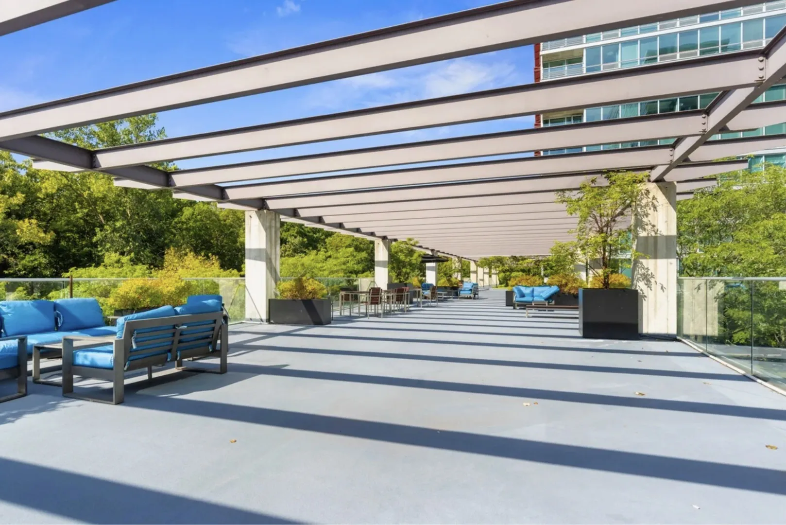 9715 Woods Dr, ,  60077, USA 60077-Skokie-IL