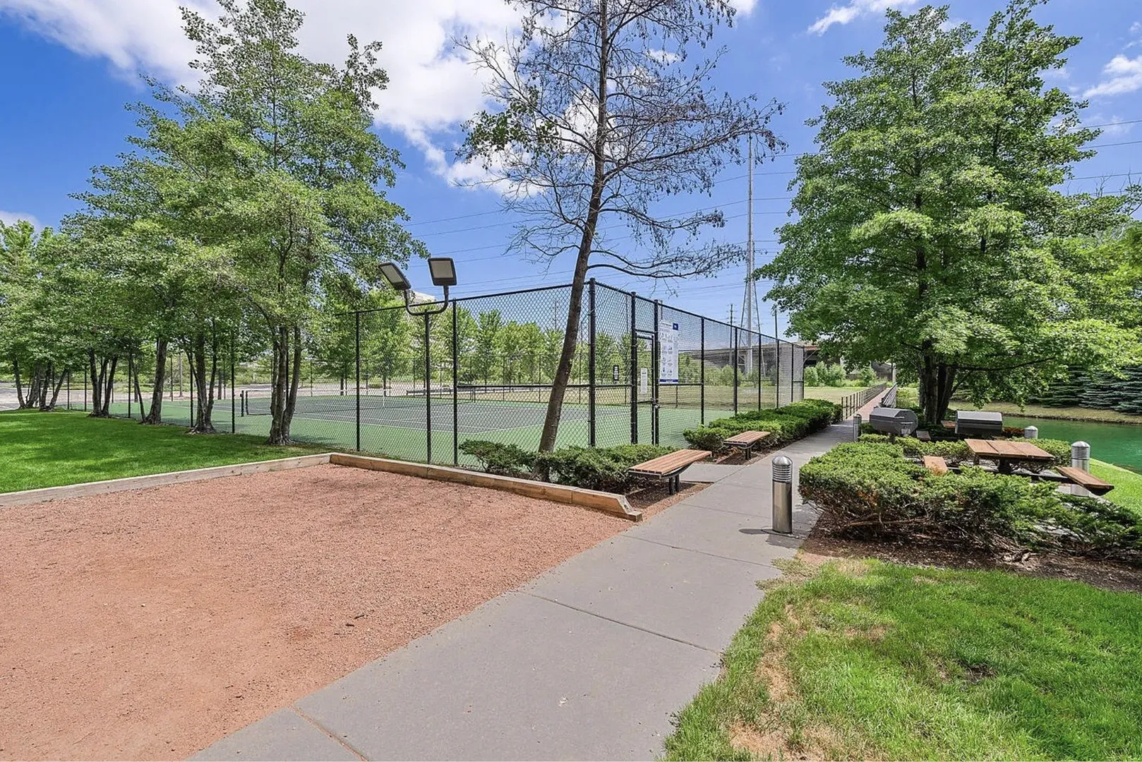 9715 Woods Dr, ,  60077, USA 60077-Skokie-IL