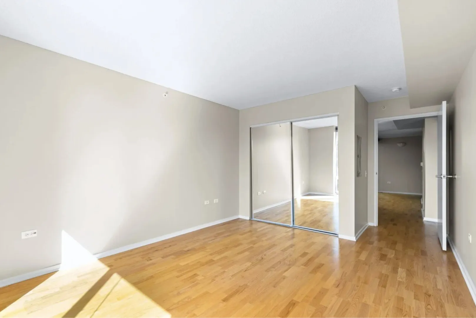 9715 Woods Dr, ,  60077, USA 60077-Skokie-IL