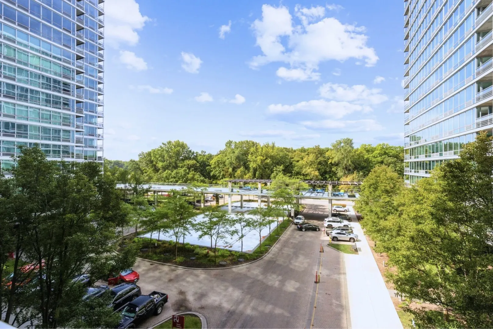 9715 Woods Dr, ,  60077, USA 60077-Skokie-IL
