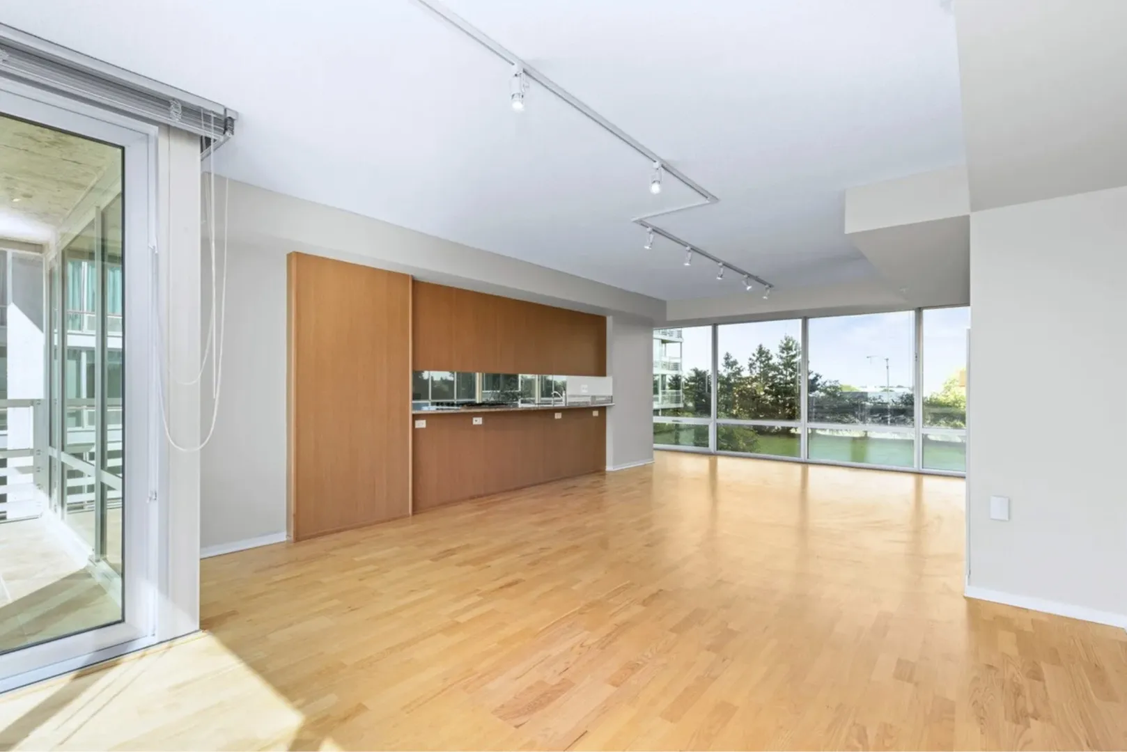 9715 Woods Dr, ,  60077, USA 60077-Skokie-IL