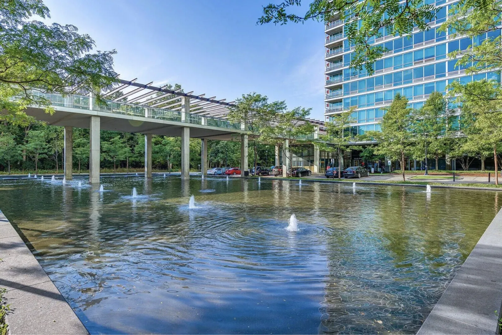 9715 Woods Dr, ,  60077, USA 60077-Skokie-IL