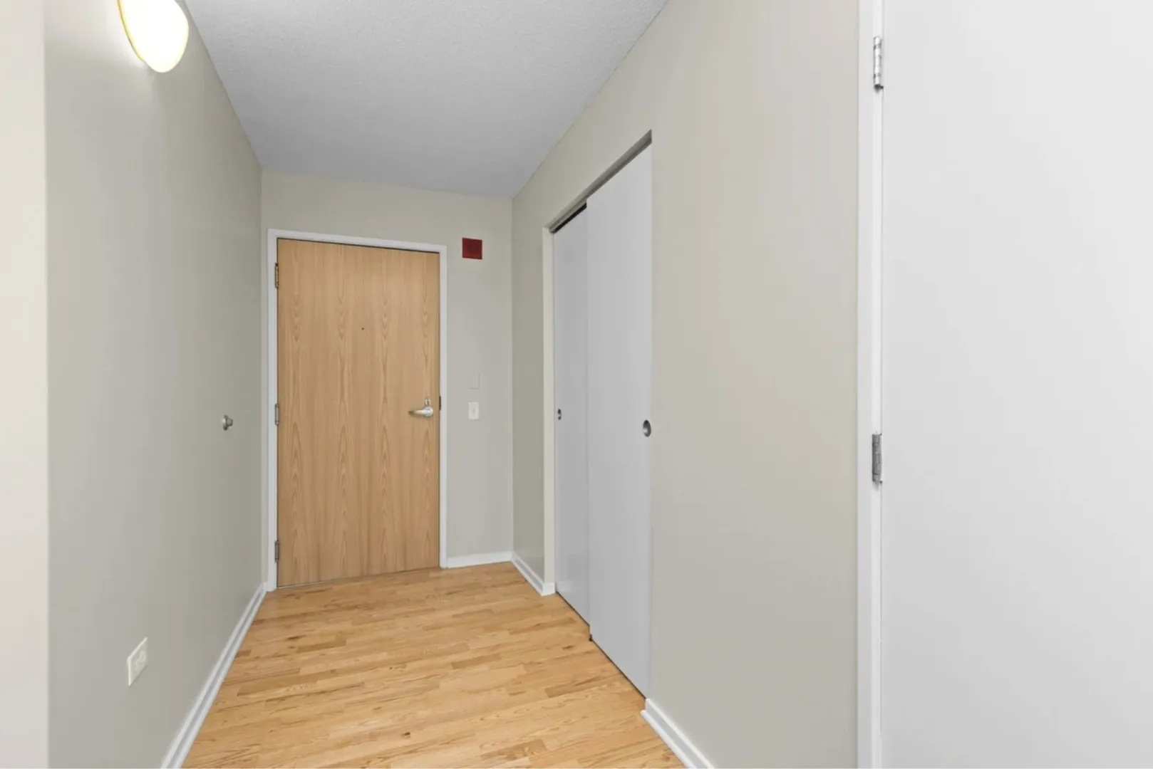 9715 Woods Dr, ,  60077, USA 60077-Skokie-IL
