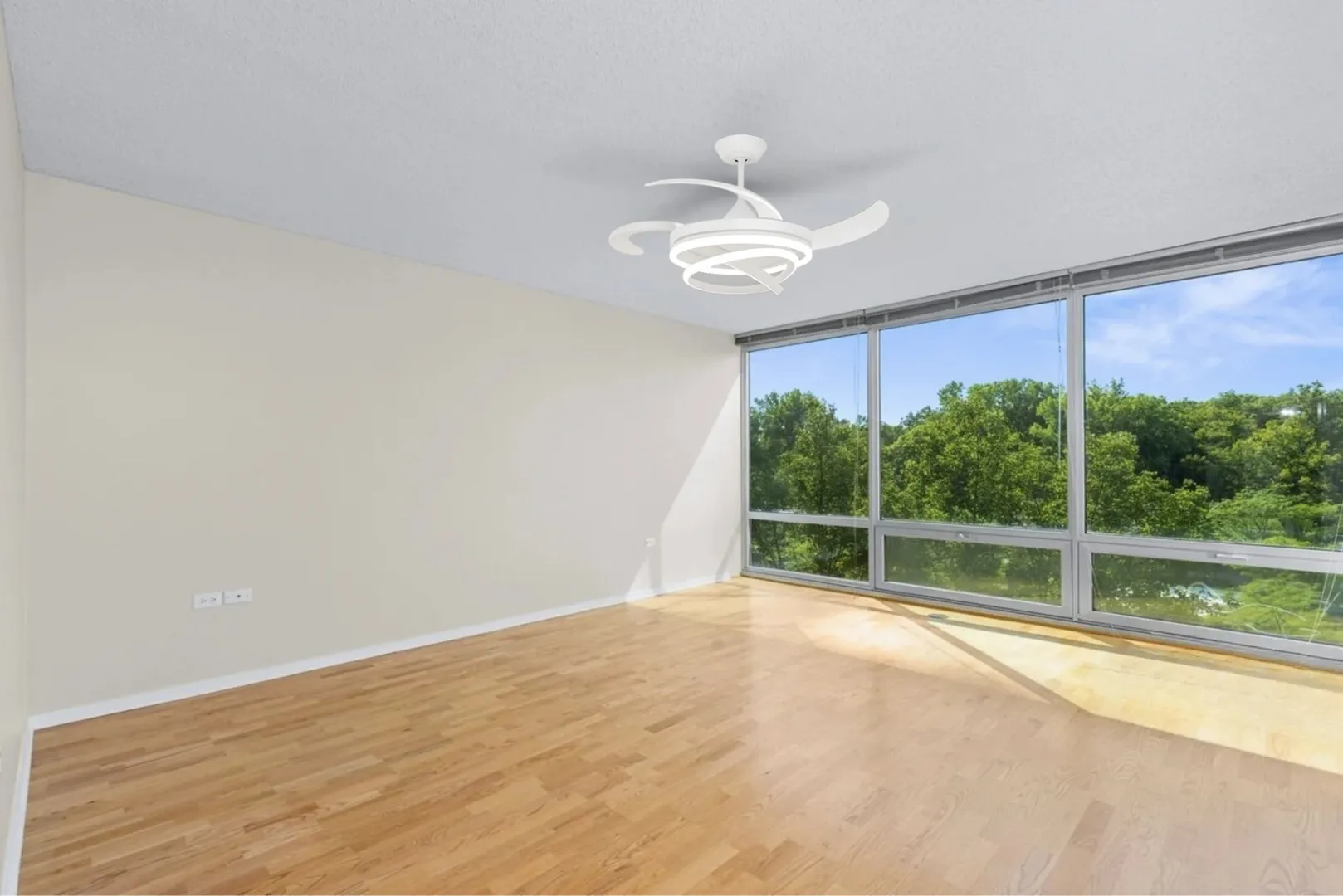 9715 Woods Dr, ,  60077, USA 60077-Skokie-IL