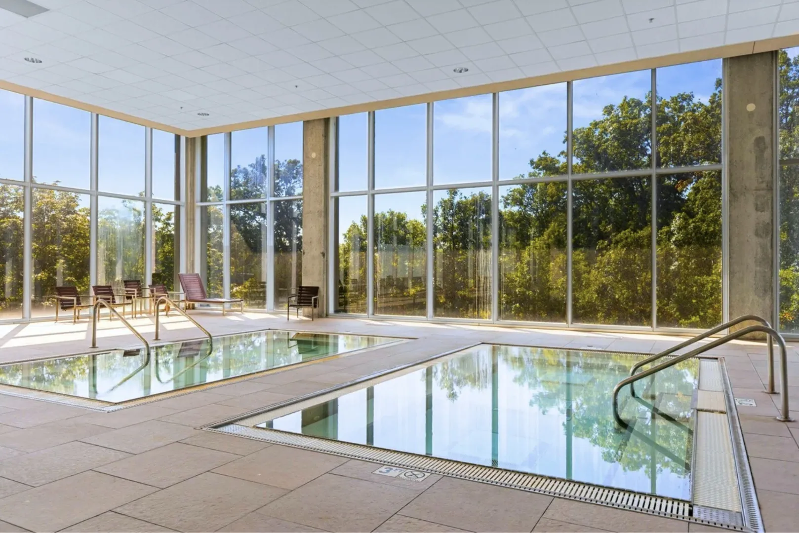 9715 Woods Dr, ,  60077, USA 60077-Skokie-IL
