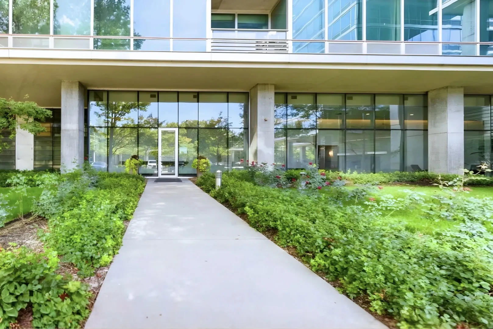 9715 Woods Dr, ,  60077, USA 60077-Skokie-IL
