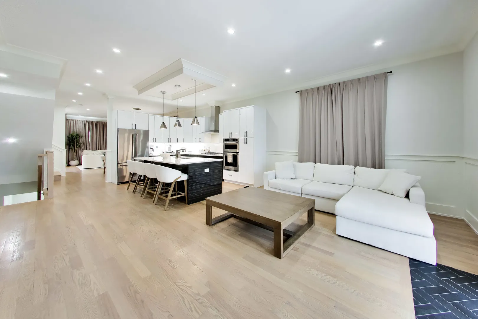 700 E 46th St, , 60653, USA 60653-Chicago-IL